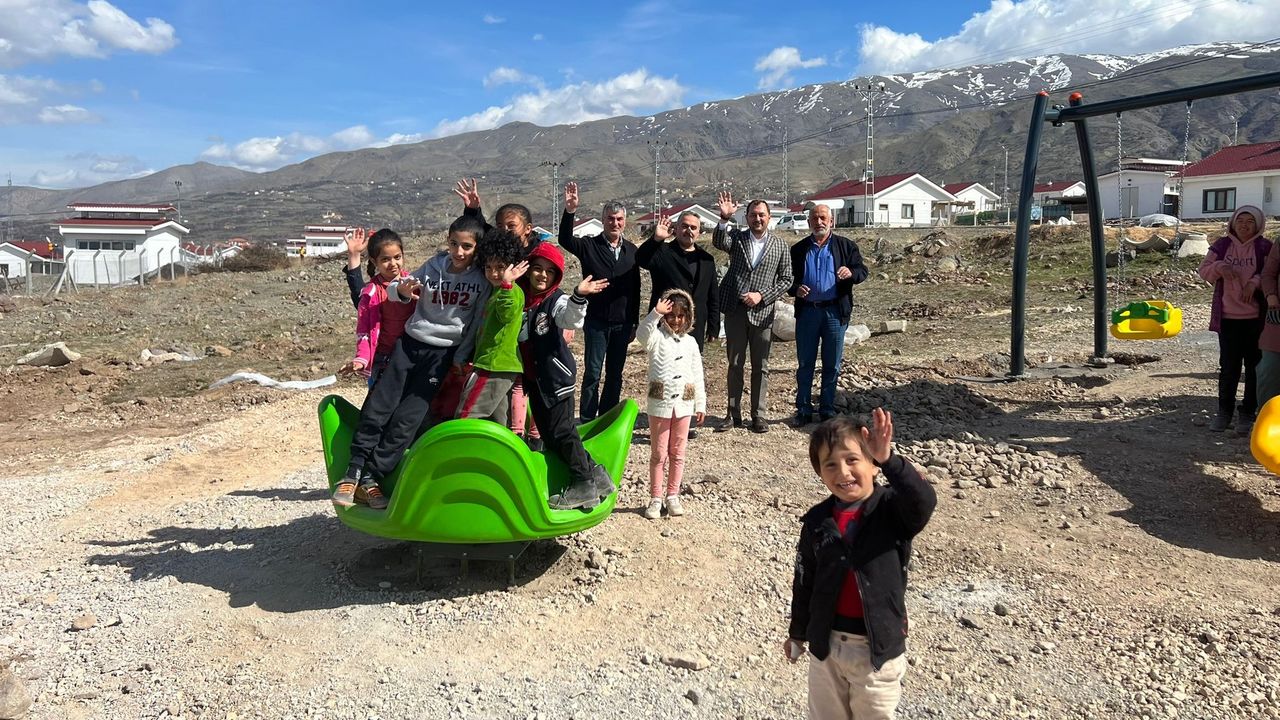 Süleymanpaşa Belediyesi afet bölgesinde çocuk parkları yapıyor