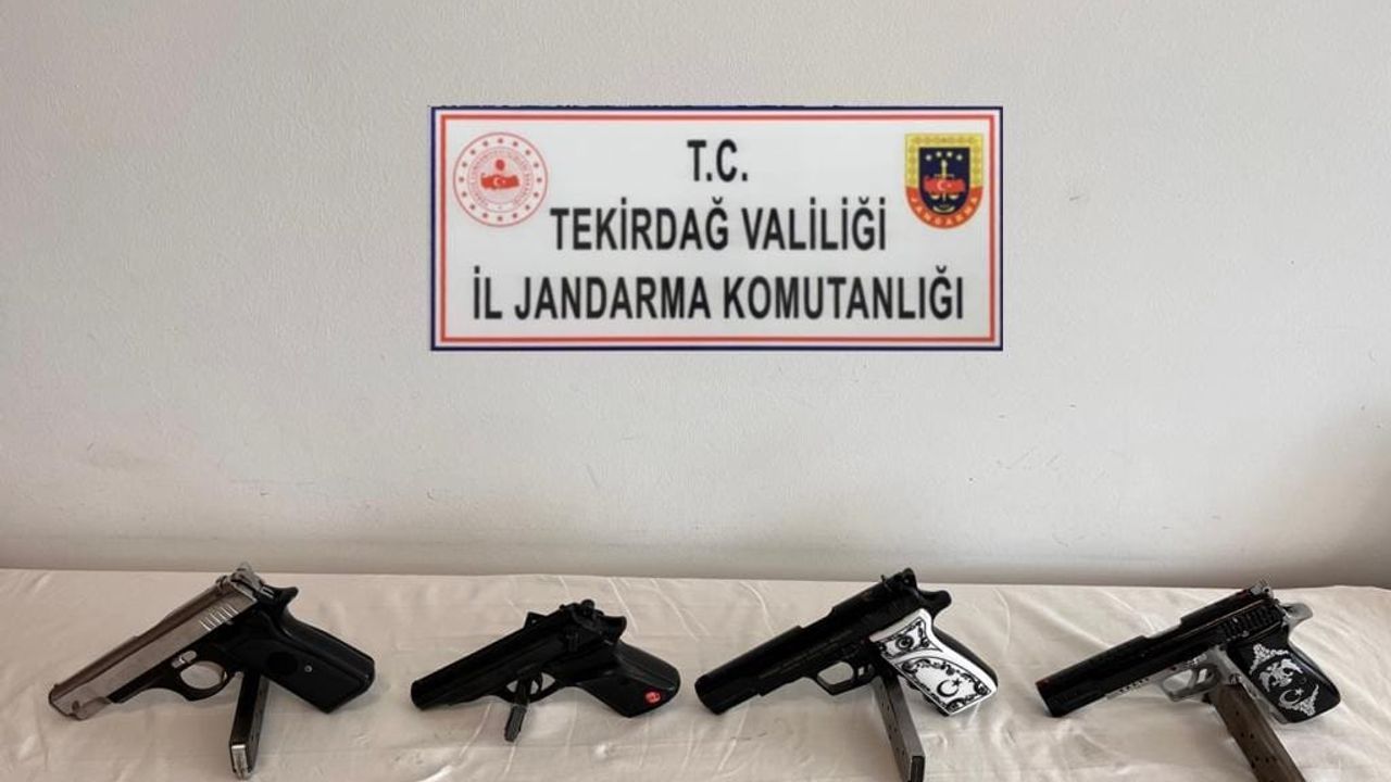 Tekirdağ'da 4 ruhsatsız tabanca ele geçirilen şüpheli gözaltına alındı