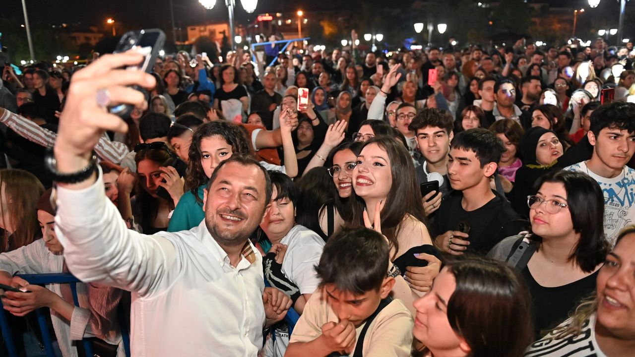 Süleymanpaşa Belediye Başkanından gençlere dev konser