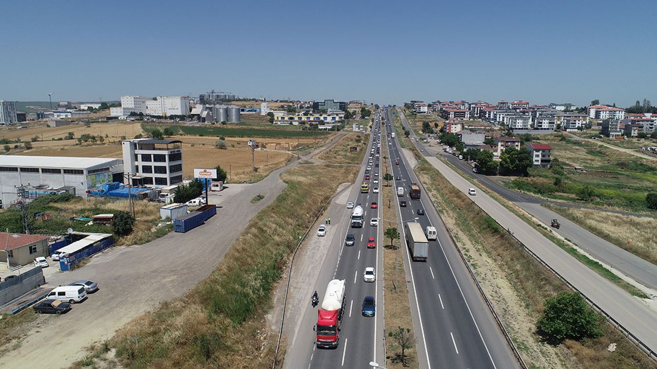 Tekirdağ-İstanbul kara yolunda bayram tatili yoğunluğu yaşanıyor