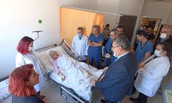 Rektör Şahin NKÜ Hastanesindeki depremzedeleri ziyaret etti