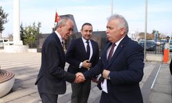 Vali Yıldırım yardım merkezini ziyaret etti