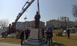 Yahya Kemal heykelinin yeri değişti