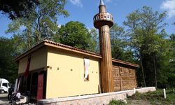 Sakarya'da 700 yıllık ahşap cami ibadete açıldı