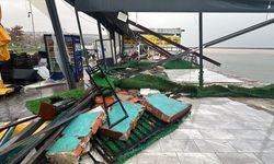 Fırtına sahilde büyük hasara neden oldu 
