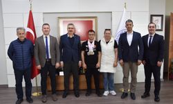 NKÜ Rektörü ŞAHİN, Dünya Şampiyonu Öğrenciyi Tebrik Etti