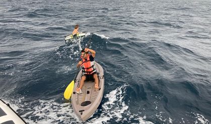 Denizde sürüklenen 3 kişiyi sahil güvenlik ekipleri kurtardı