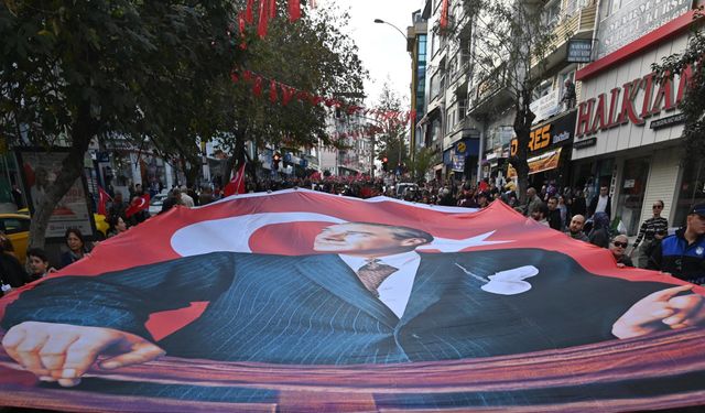 Tekirdağ’da Binlerce Kişi Ata’sına Saygı İçin Yürüdü