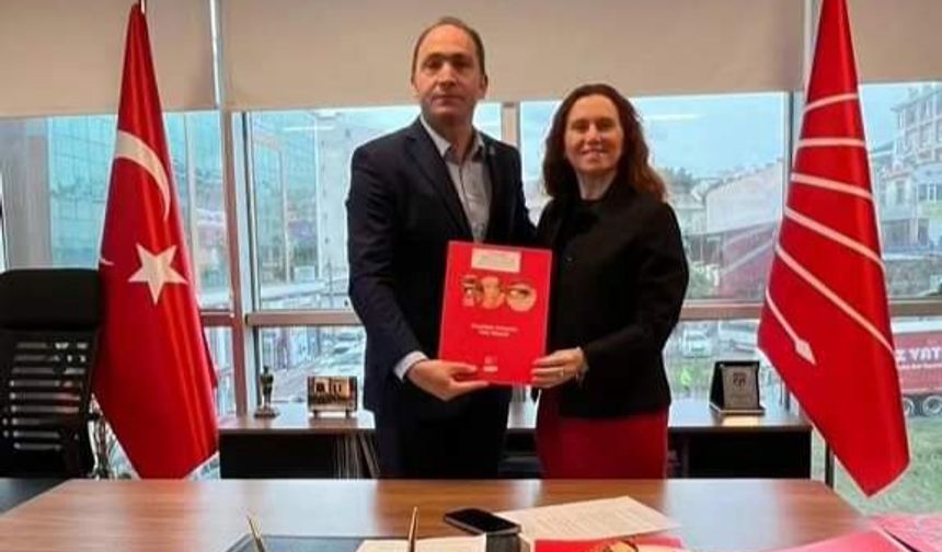 Ecz. Berrin Başol CHP 'den Adaylık Adaylık müracaatını yaptı