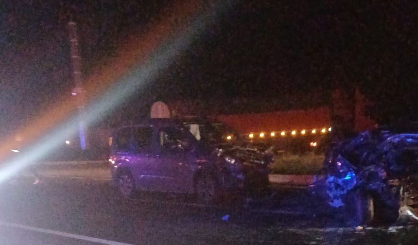 Feci Trafik Kazasında 2 Genç Hayatını Kaybetti